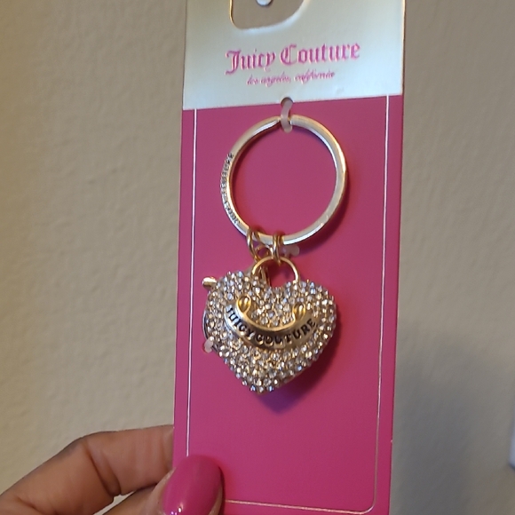 Juicy Couture Sparkling Gold Heart Keychain - Picture 1 of 7